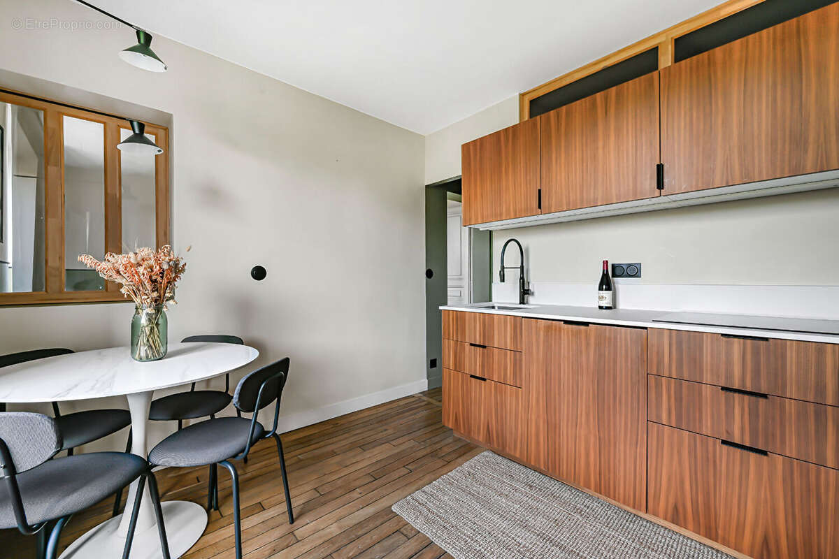 Appartement à PARIS-14E