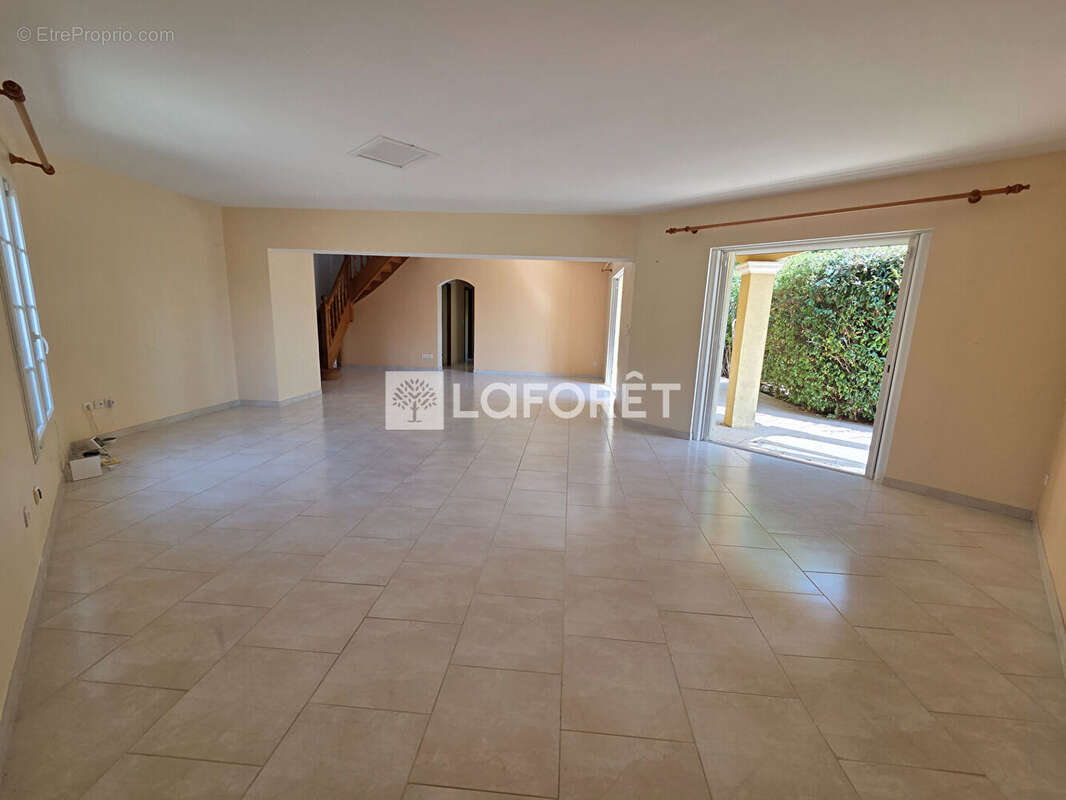 Maison à SAINT-MAXIMIN-LA-SAINTE-BAUME