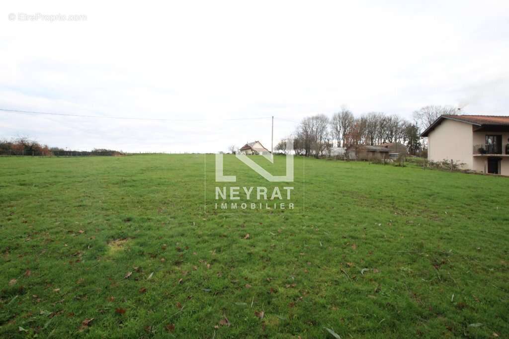 Terrain à FRONTENAUD