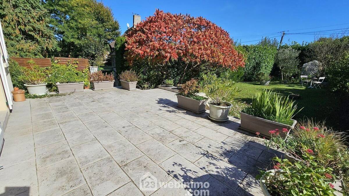 Une belle terrasse de de 20 m² sans vis à vis avec son store banne. - Maison à NEMOURS