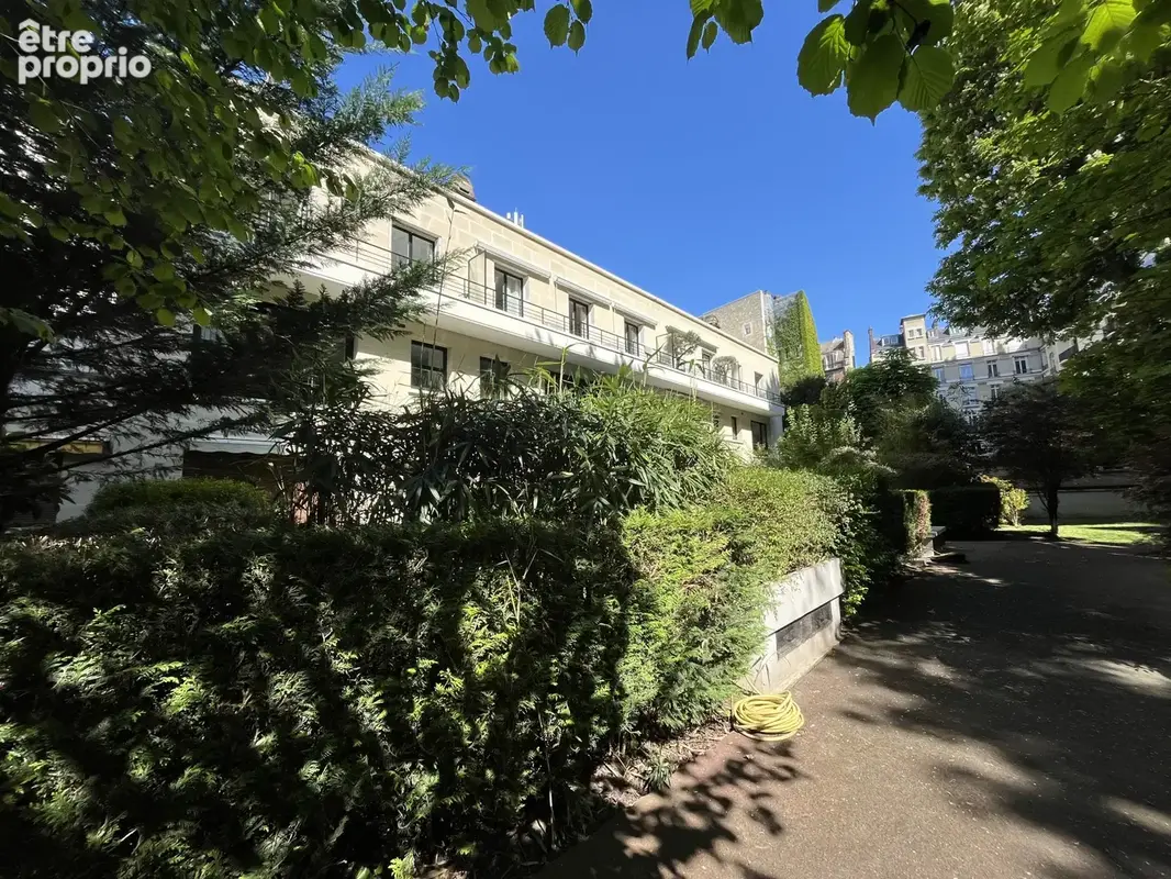 Appartement à PARIS-16E