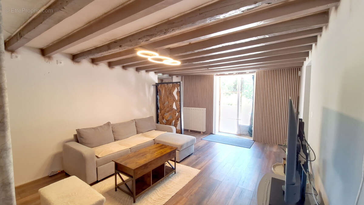 Maison en pierre rénovée avec dépendances et fort potentiel - photo 8