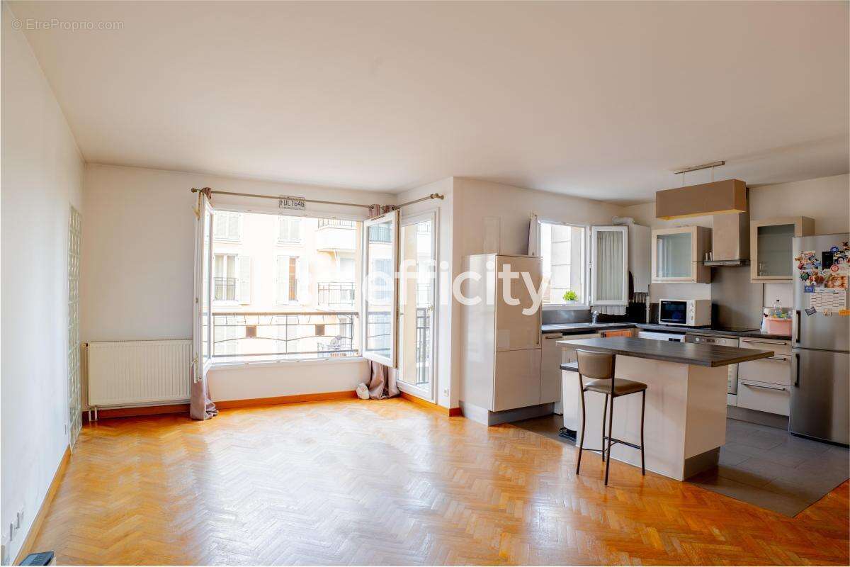 Appartement à VILLENEUVE-LA-GARENNE