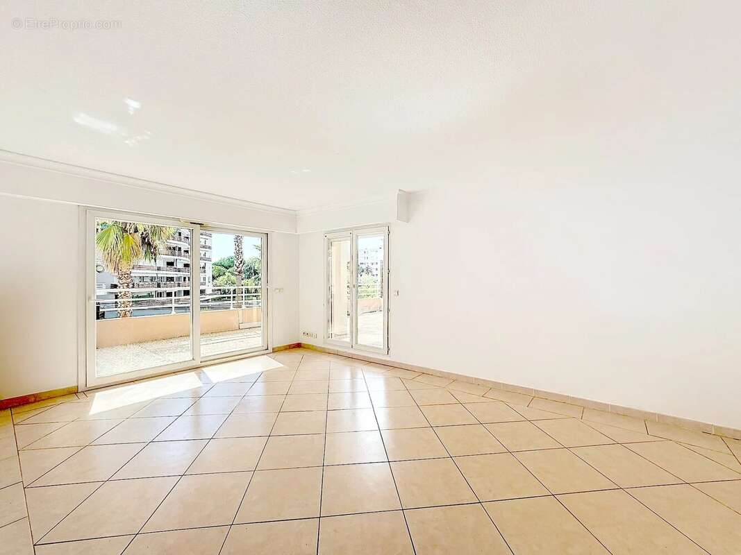 Appartement à MANDELIEU-LA-NAPOULE