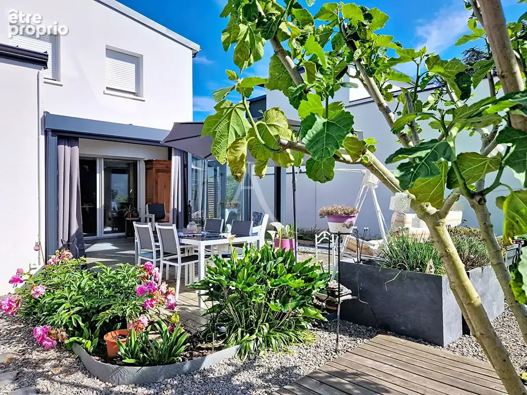 Photo Maison à Saint-Barthelemy-D'anjou au prix de 400 700€