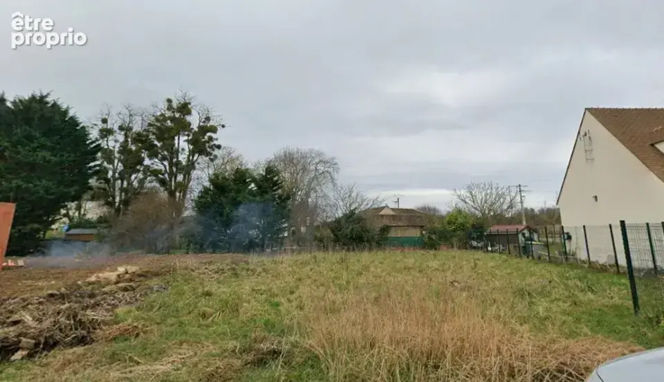Terrain à MONTIGNY-LENCOUP