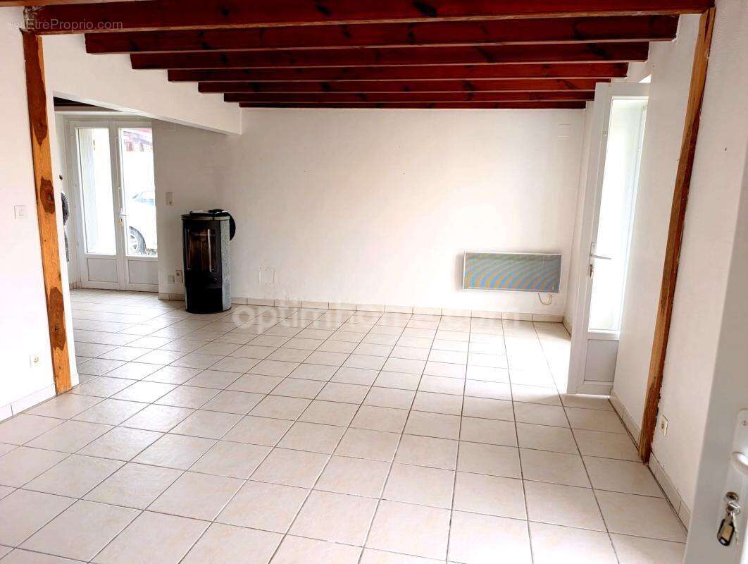 Maison de ville rénovée de 100 m² avec jardin de 600 m² et dépendance - photo 3
