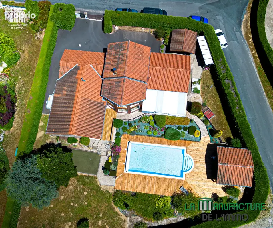 Villa d'architecte de 199.12 m2 - piscine - 4 ch- putting green de golf - 1513 m2 terrain - 2 garages / Monist - photo 4