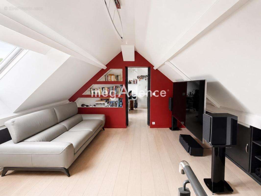 Triplex esprit maison 118 m² avec jardin, cheminée et 3 parkings – Saint-Nom-la-Bretèche - photo 6