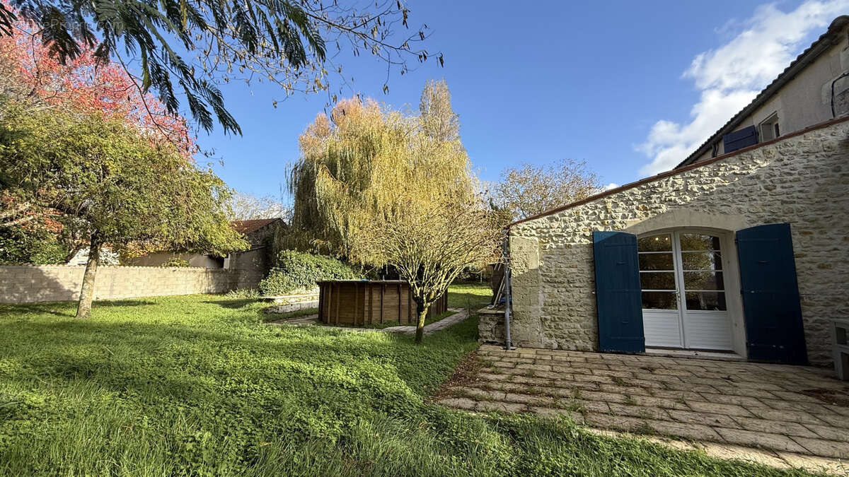 Maison à MORTAGNE-SUR-GIRONDE