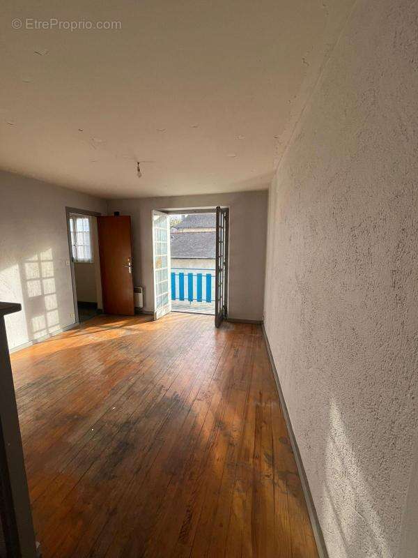 Appartement à PONTACQ
