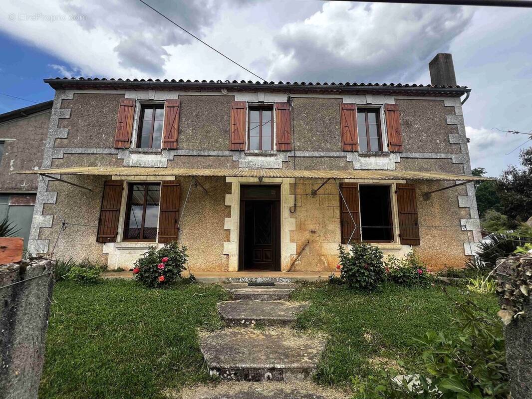 Maison à CHASSENEUIL-SUR-BONNIEURE