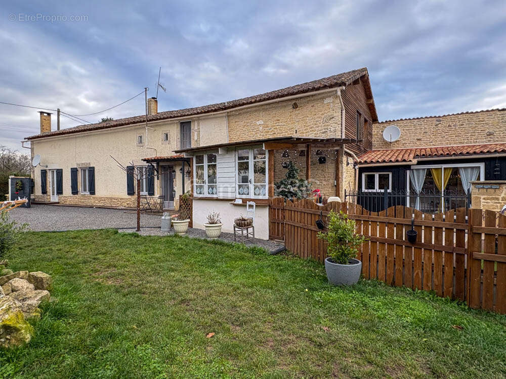 Maison à CHEF-BOUTONNE