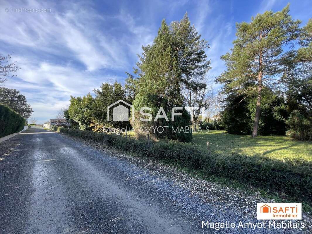 Terrain 1382 m² à Chateaubernard  - photo 4