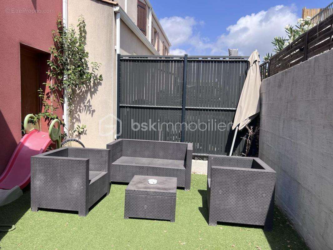 Sur un terrain d'angle de 236 m2, une maison de type 4 en R+1 de 95 m2 - photo 12