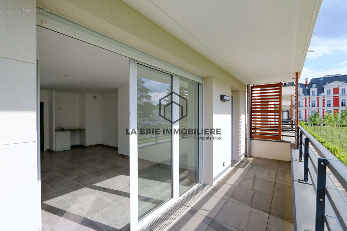 Appartement à EMERAINVILLE