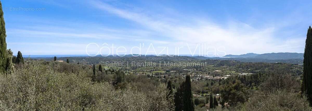 Maison à CHATEAUNEUF-GRASSE