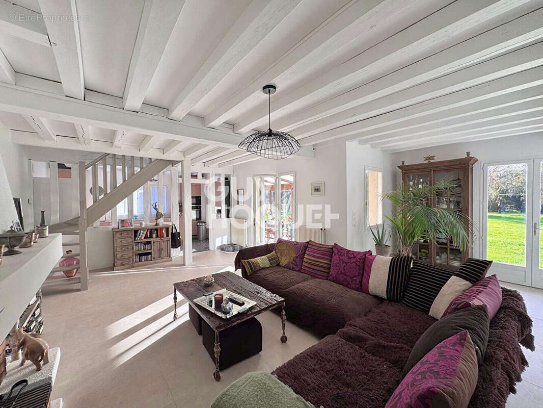 A bonneville-sur-touques, tres belle maison traditionnelle avec vaste terrain ! - photo 2