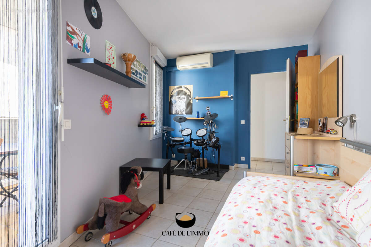 Appartement à MARSEILLE-4E