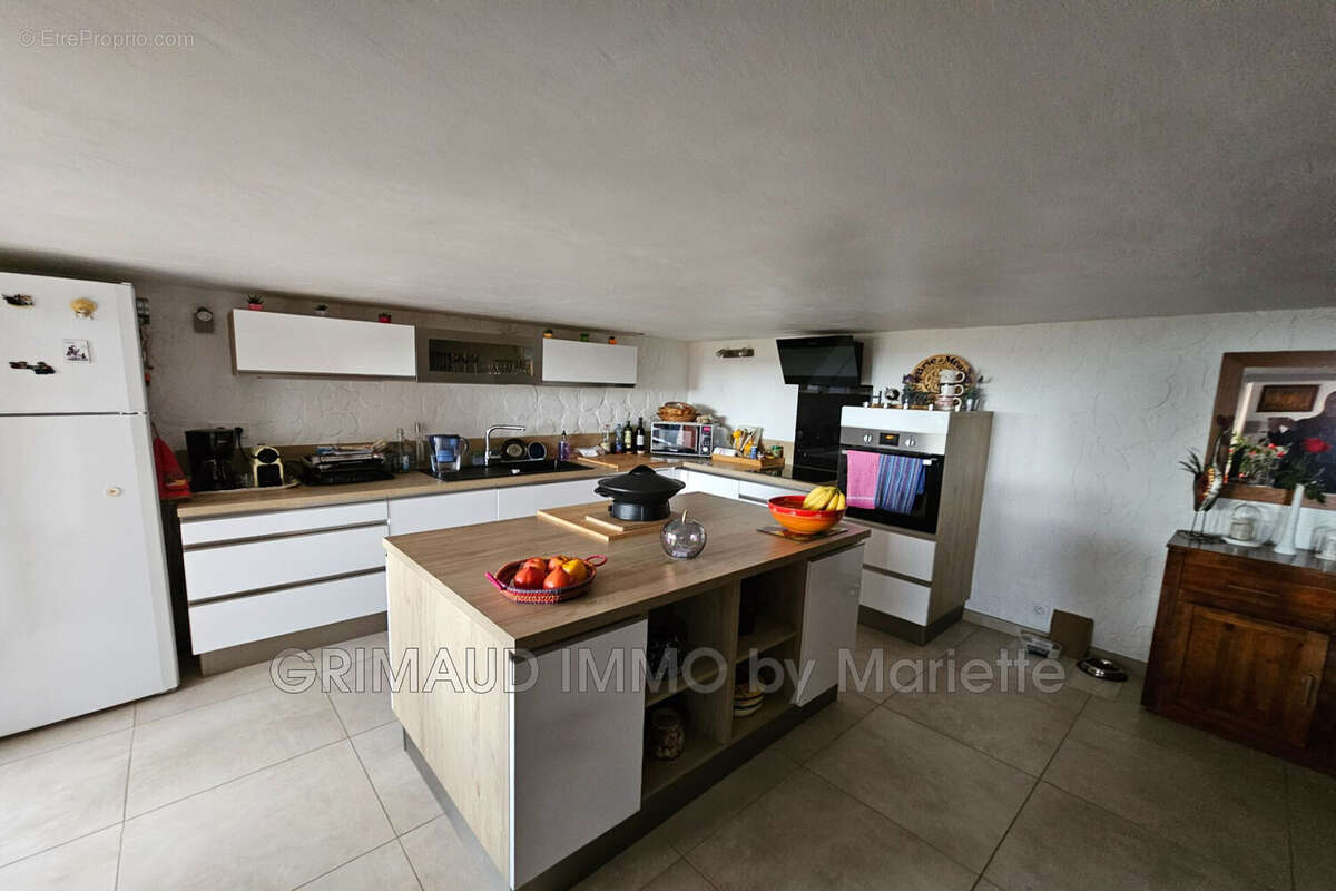 Appartement à GRIMAUD
