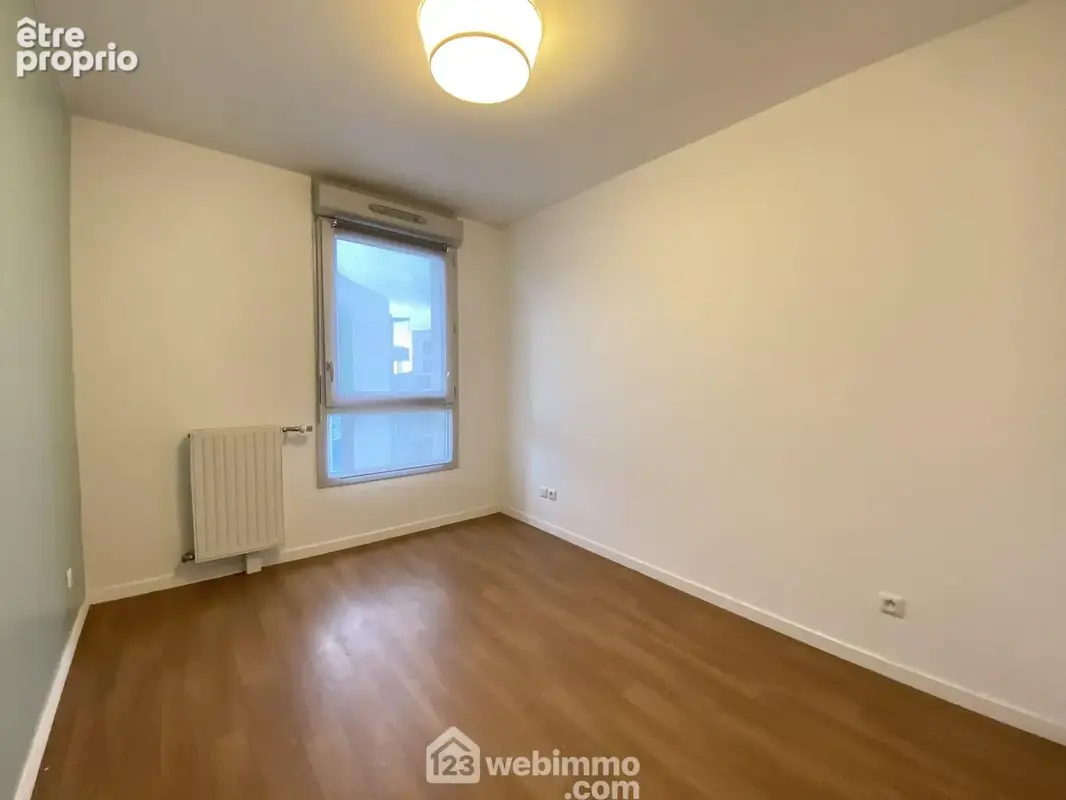 ... puis la deuxième chambre...