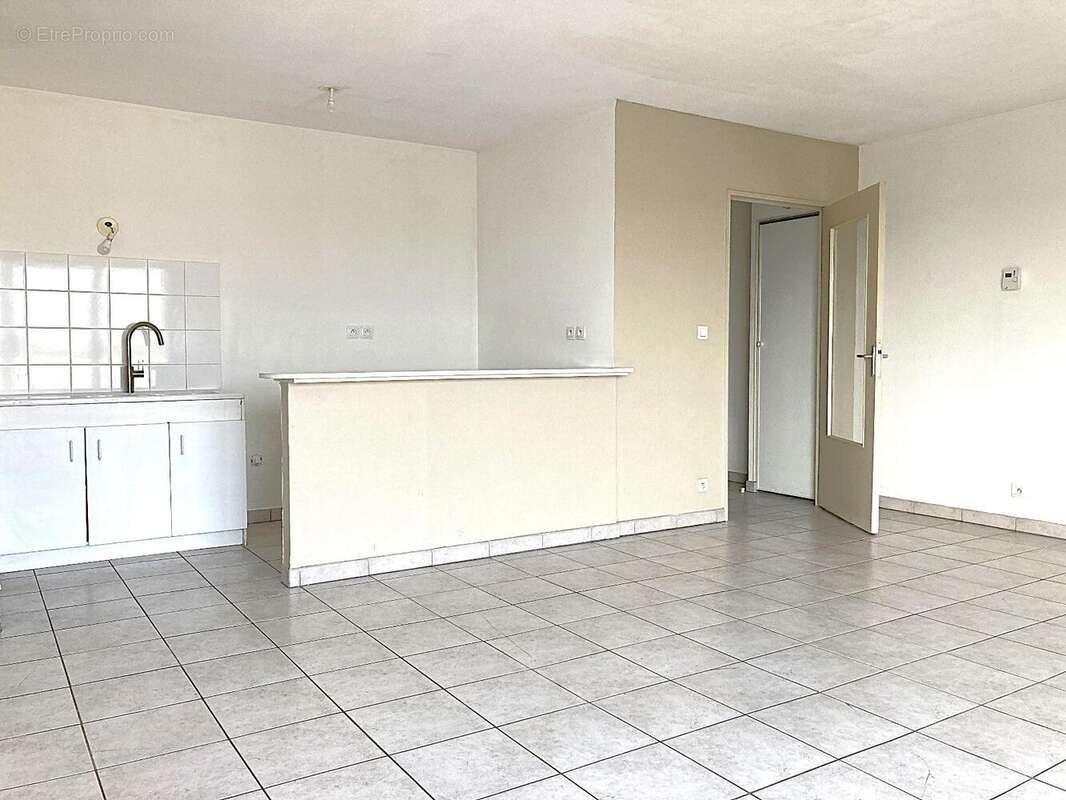   - Appartement à VILLEURBANNE