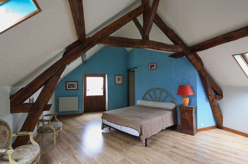 Longère 5 chambres, avec dépendances et un terrain de 3,4 hectares - photo 7