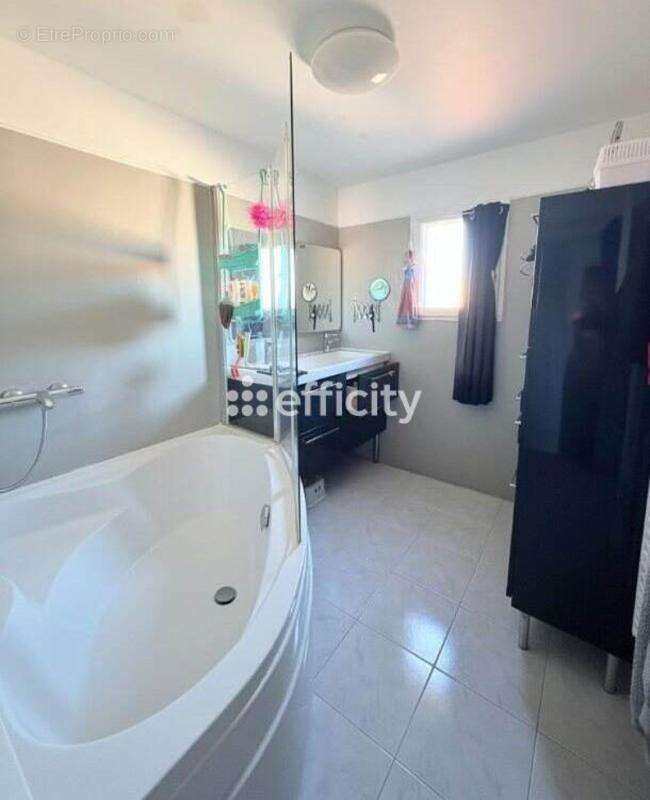 Maison 230 m² à Martigues  - photo 15