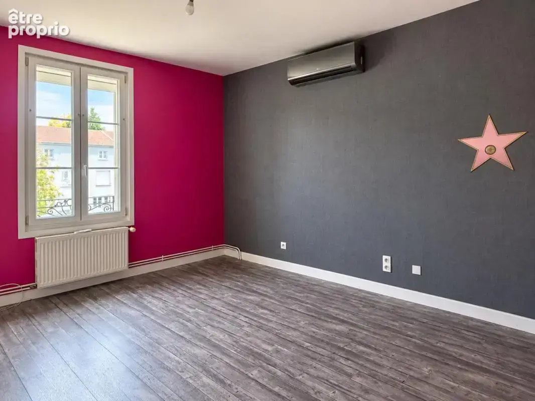 Maison de maître avec piscine et dépendance - photo 8