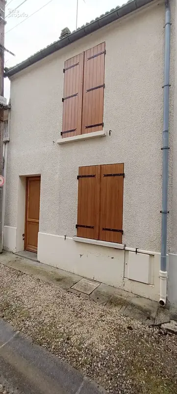 Vue façade maison de droite