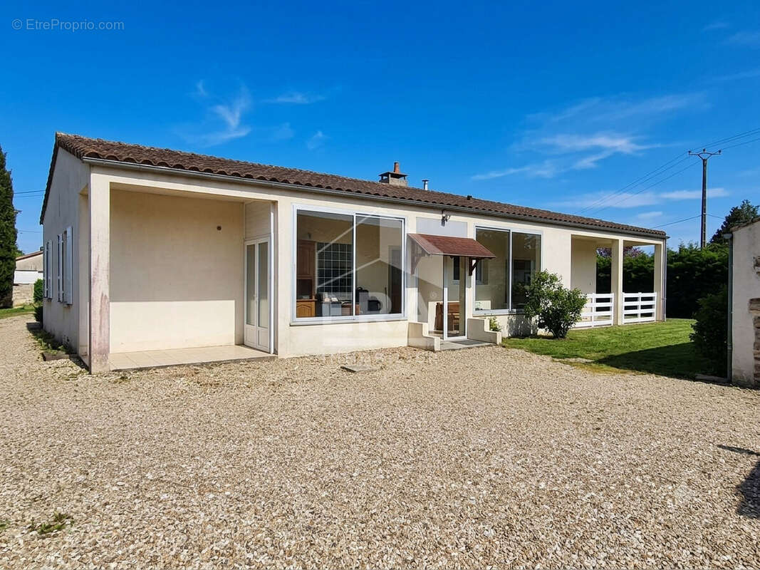 Maison à MENESPLET