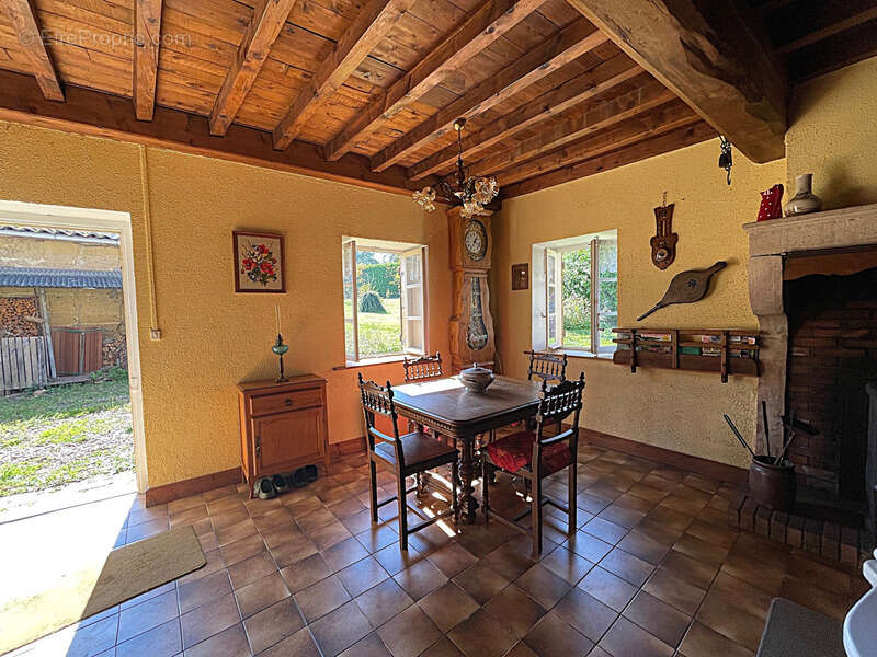 Maison à MOGNENEINS