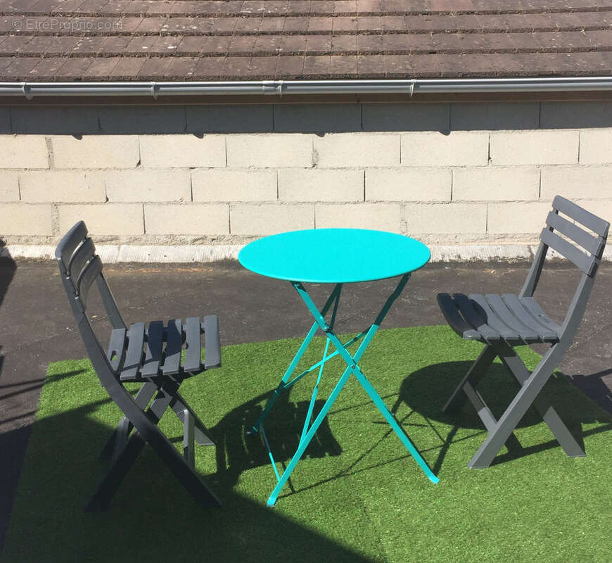 Appartement à VENEUX-LES-SABLONS