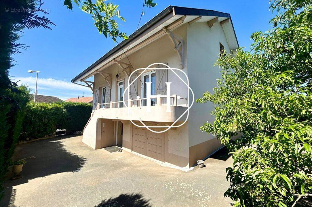 Maison 168 m² à Peronnas  - photo 11