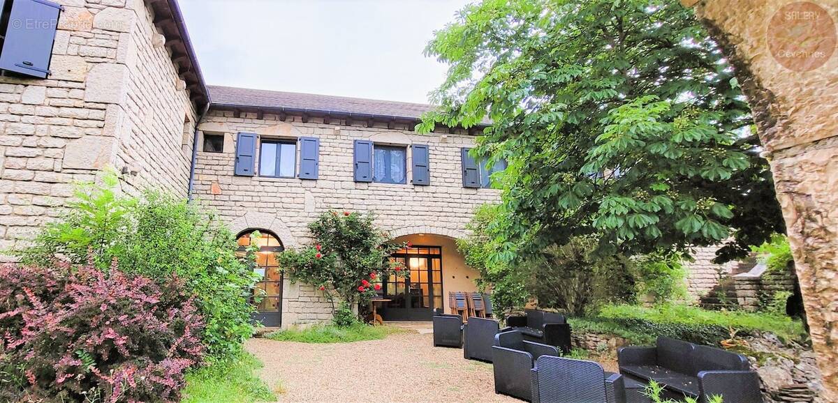 Maison à MAS-SAINT-CHELY