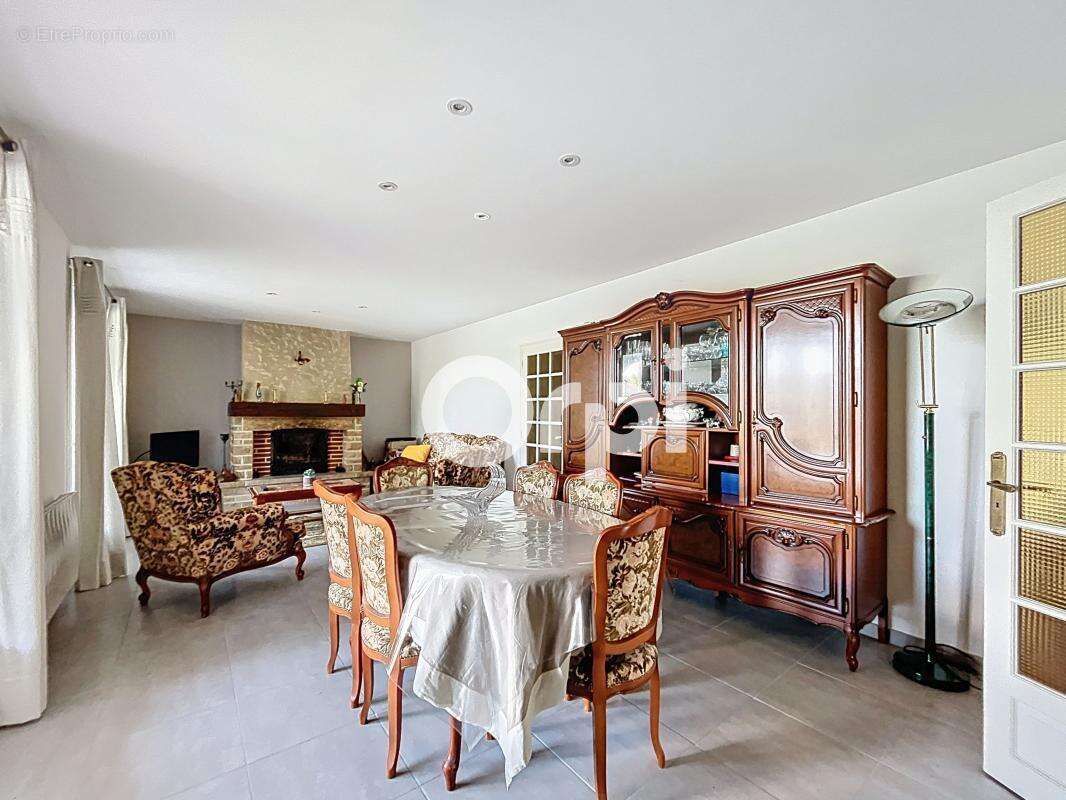 Maison à GAGNAC-SUR-CERE