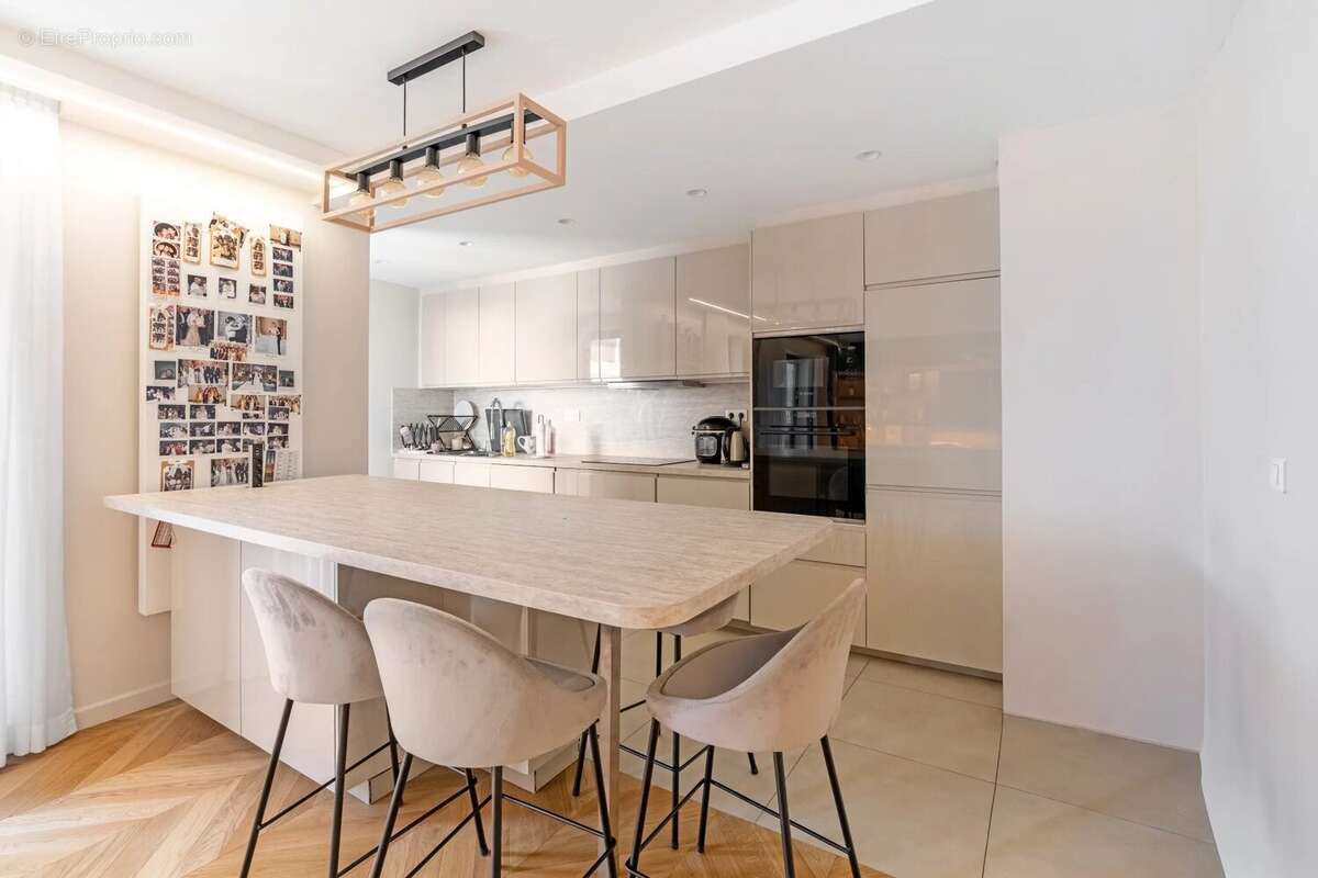 Appartement à LEVALLOIS-PERRET