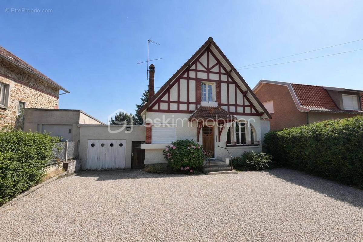 Maison à COULOMMIERS