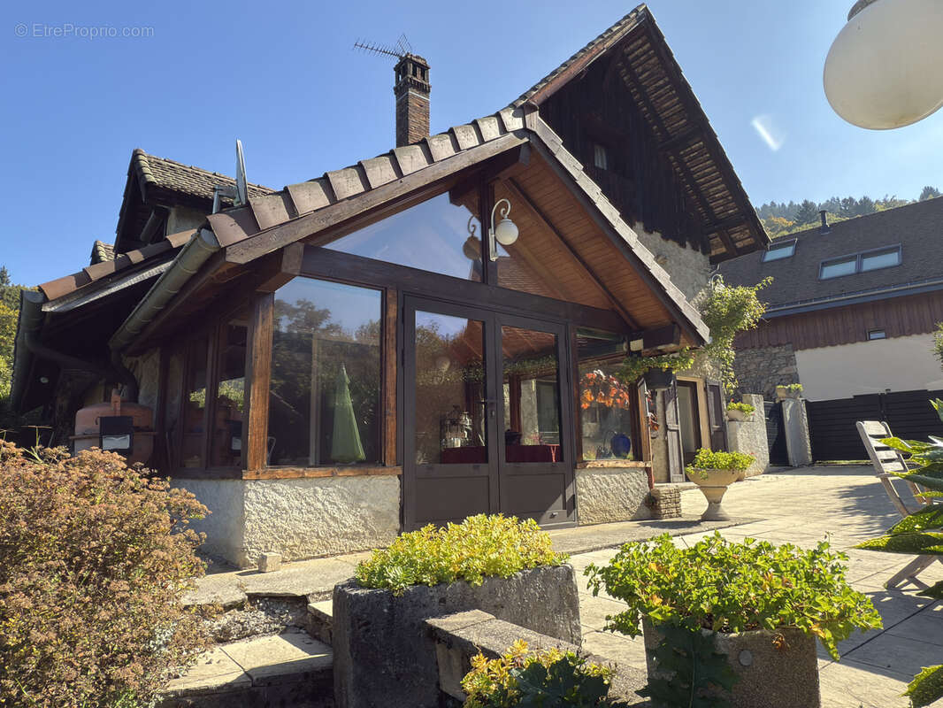 Maison à LA COMBE-DE-LANCEY