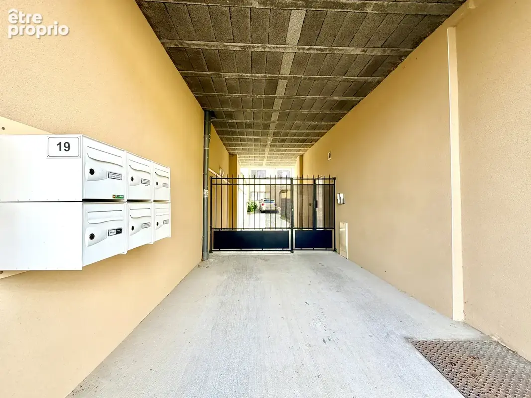 Studio rénové de 19,1 m2 au cœur de La Tour-de-Salvagny - photo 2
