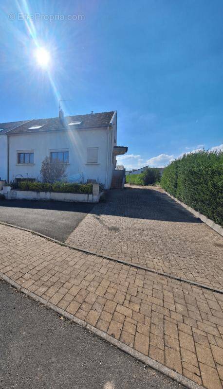 Maison à SEMECOURT