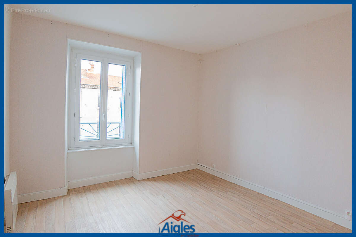 Appartement à SAINT-GERMAIN-LEMBRON