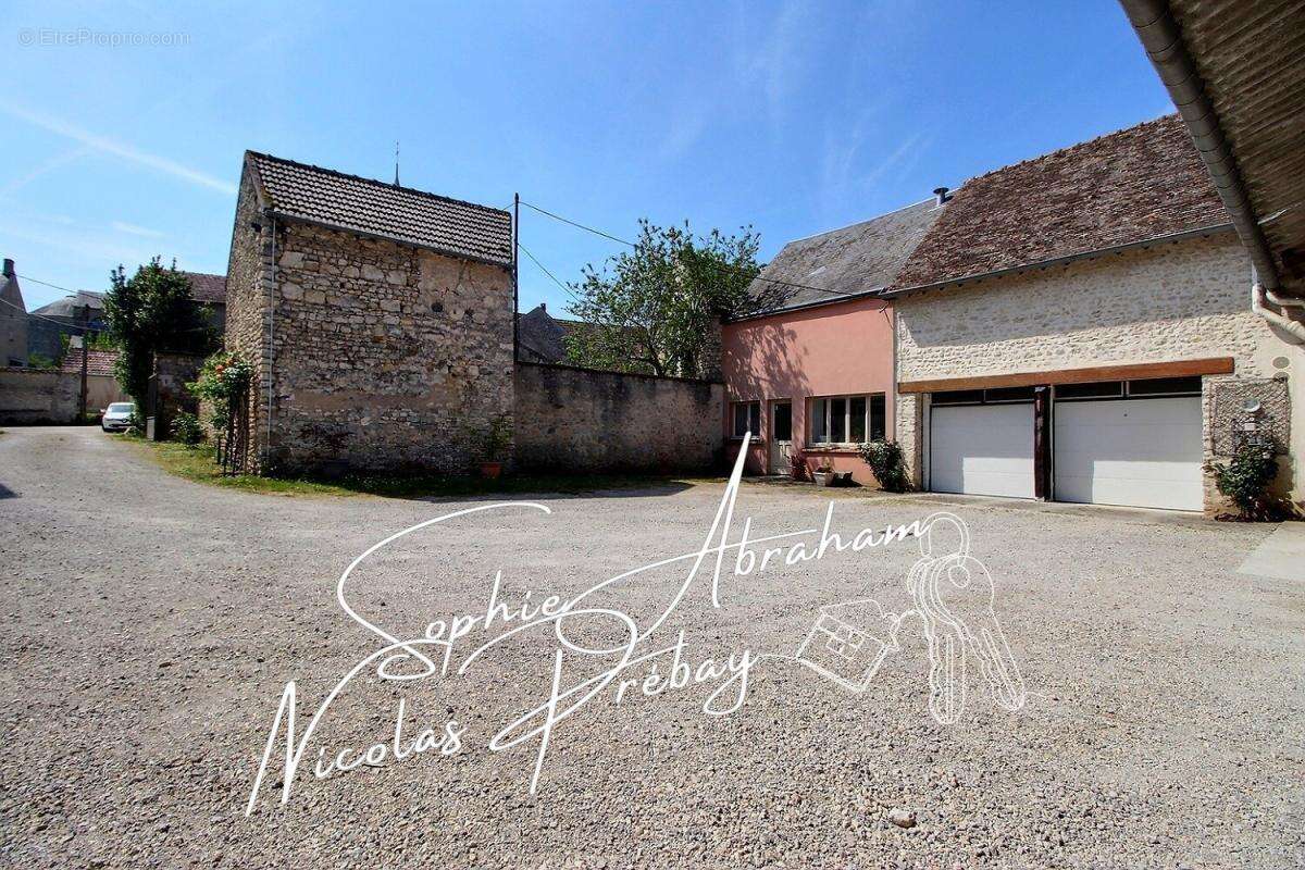 Maison à MEREVILLE