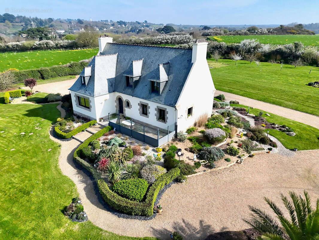 Maison à PLOUGASNOU