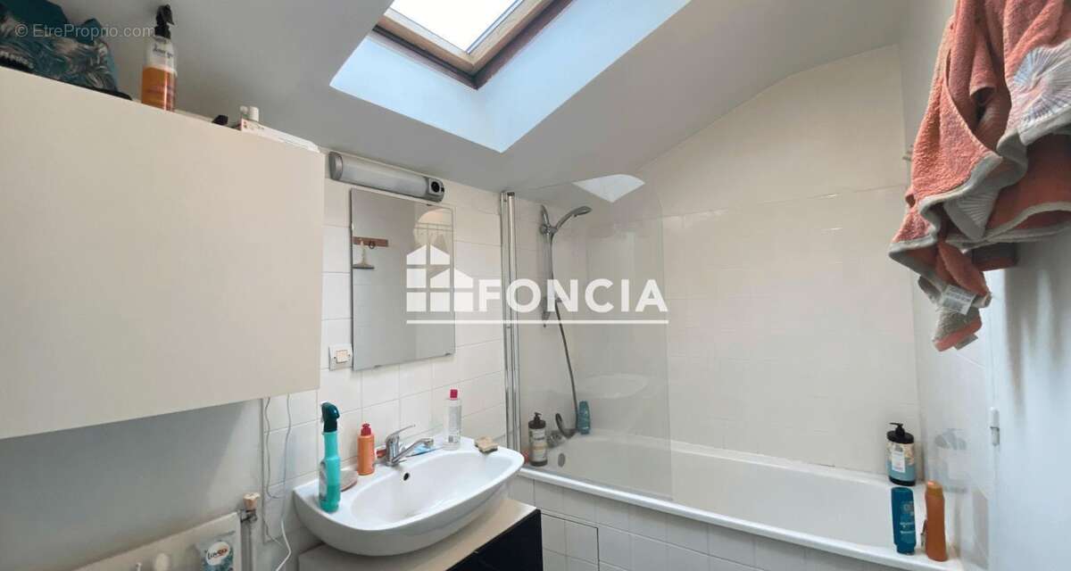 Appartement à LE CHAMBON-FEUGEROLLES