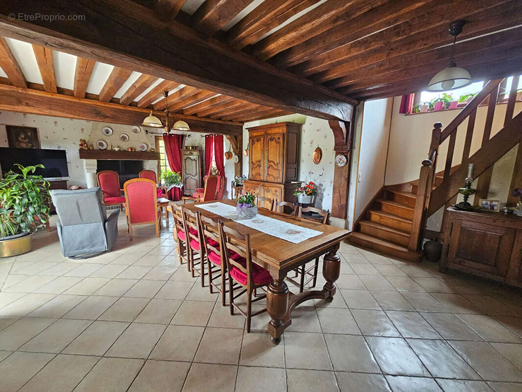 Maison à SAINT-PIERRE-SUR-DIVES