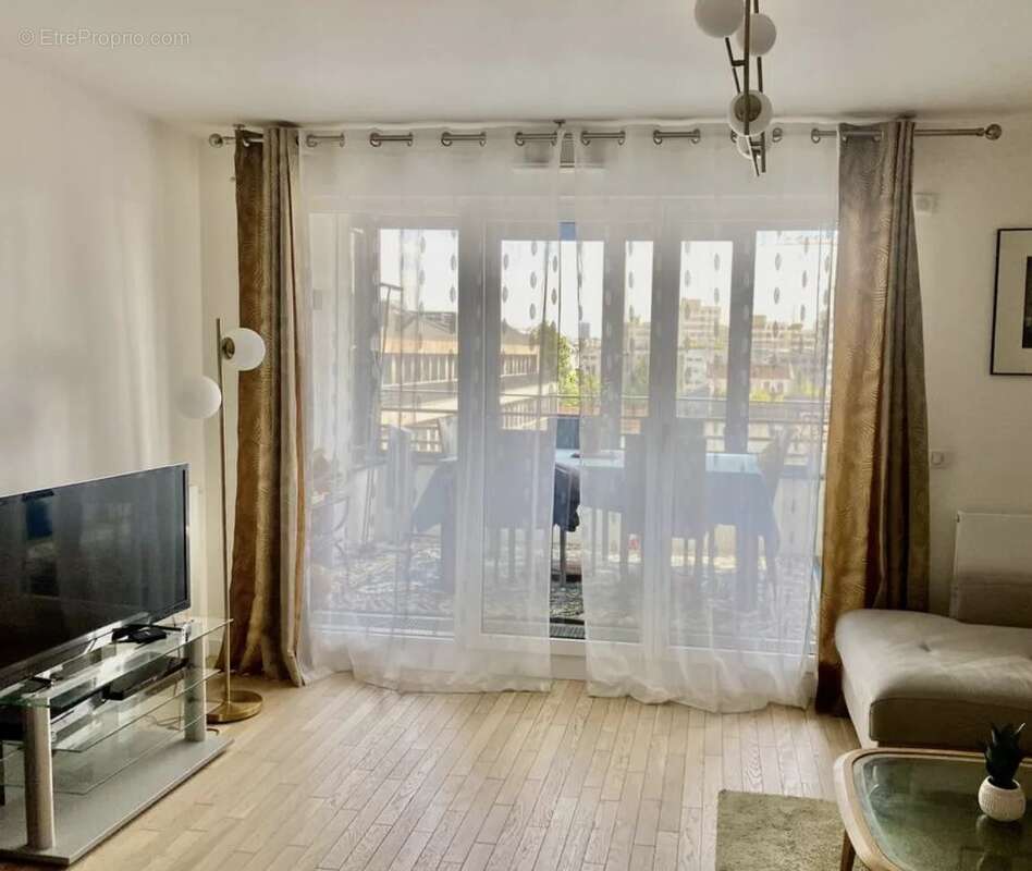 Appartement à COURBEVOIE