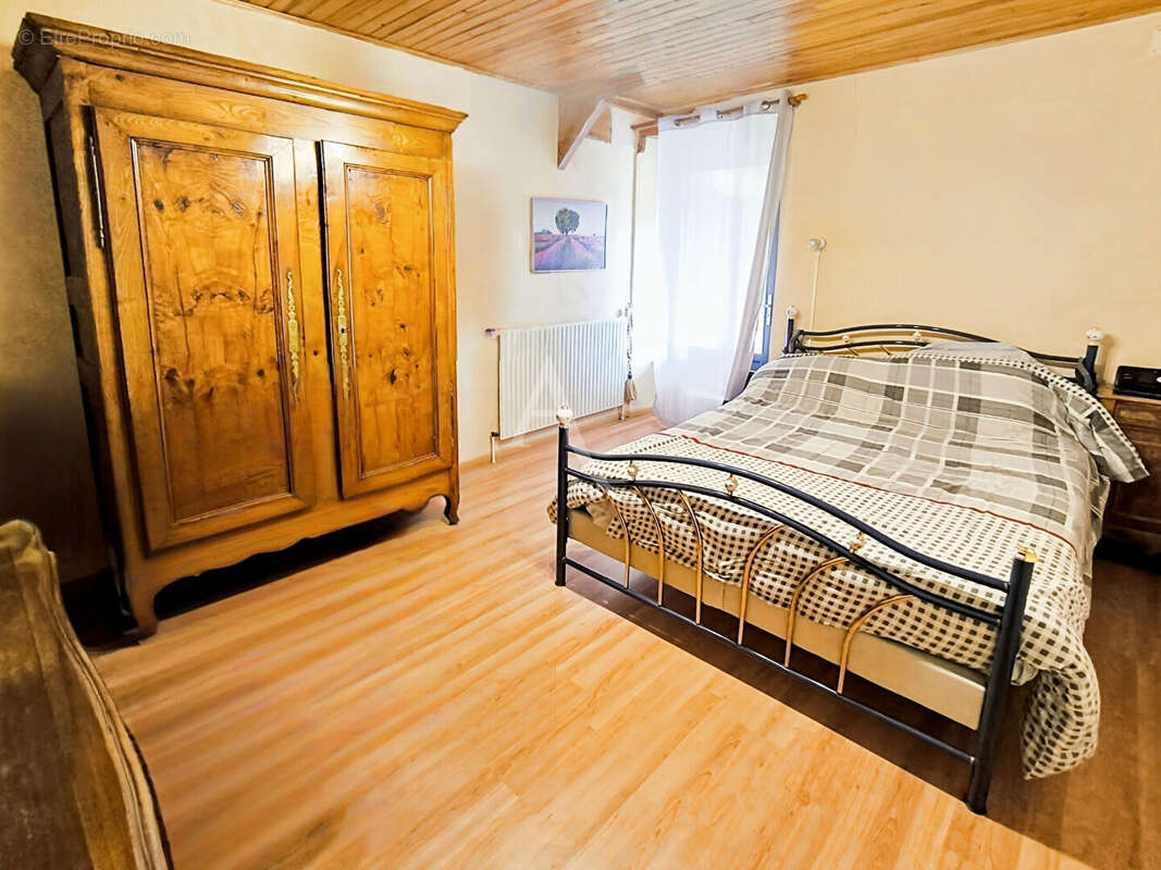 Corps de ferme: Maison en pierre 130m², parcelles de 5ha + granges - photo 9