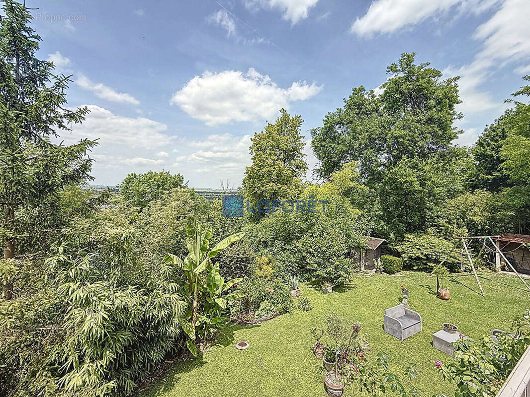 Maison à CONDE-SAINTE-LIBIAIRE