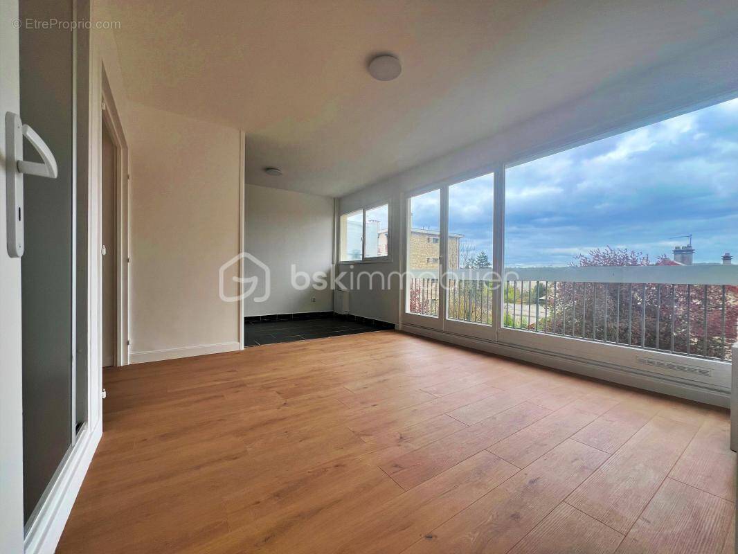 Appartement à SAINT-MAUR-DES-FOSSES